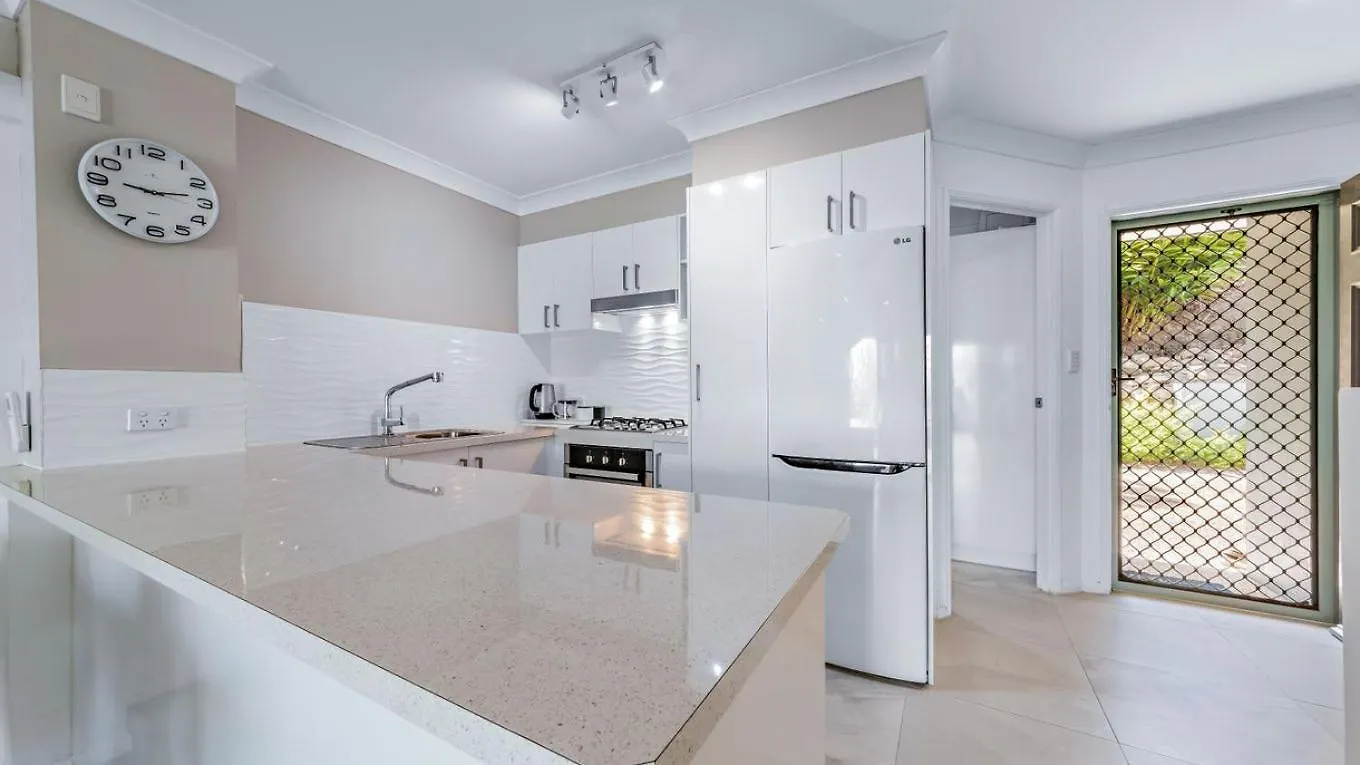 Sunset Waters Apartments 해밀턴아일랜드