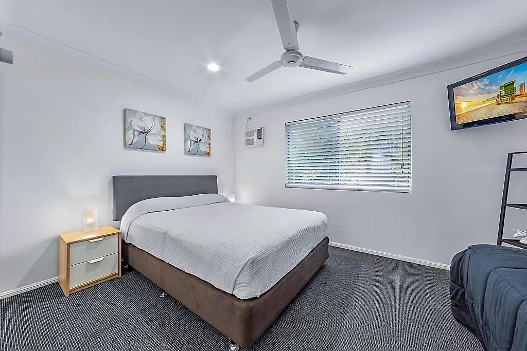 Sunset Waters Apartments 해밀턴아일랜드
