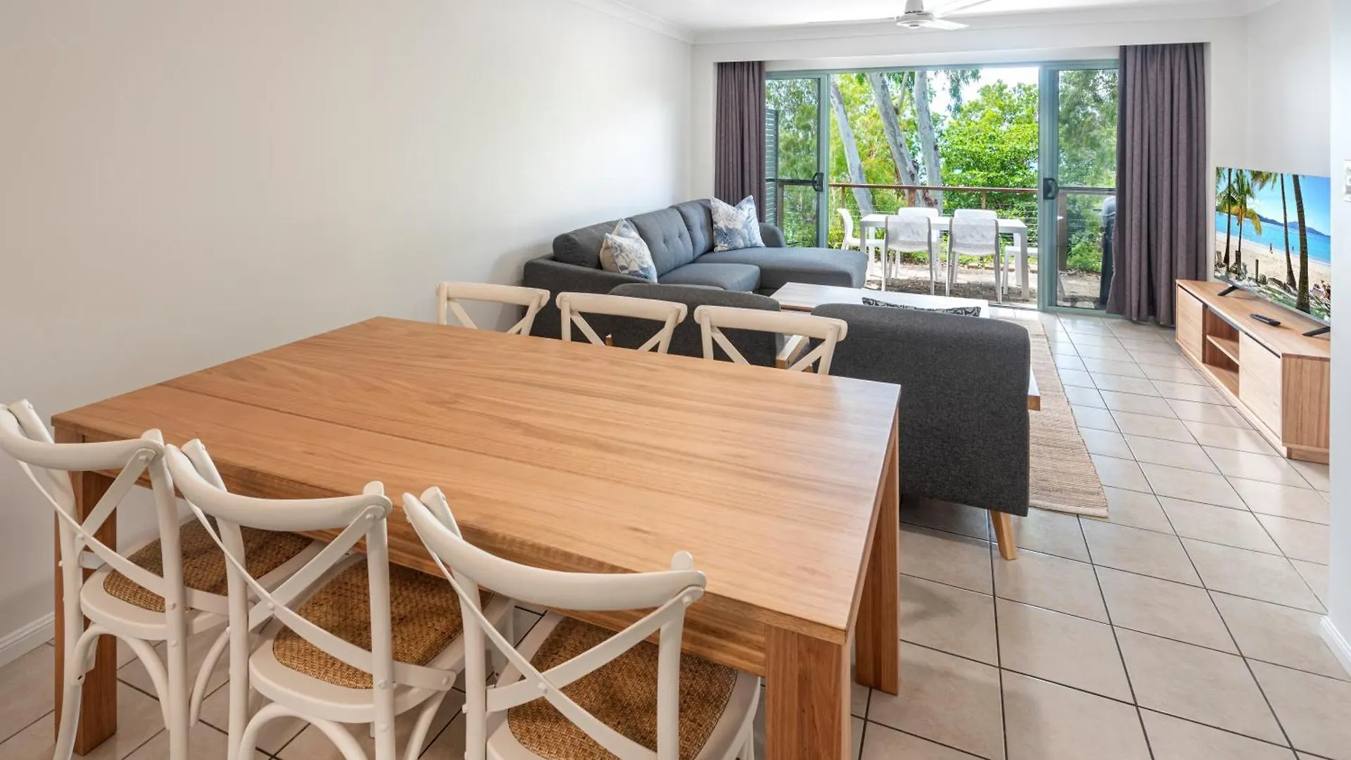 Sunset Waters Apartments 해밀턴아일랜드