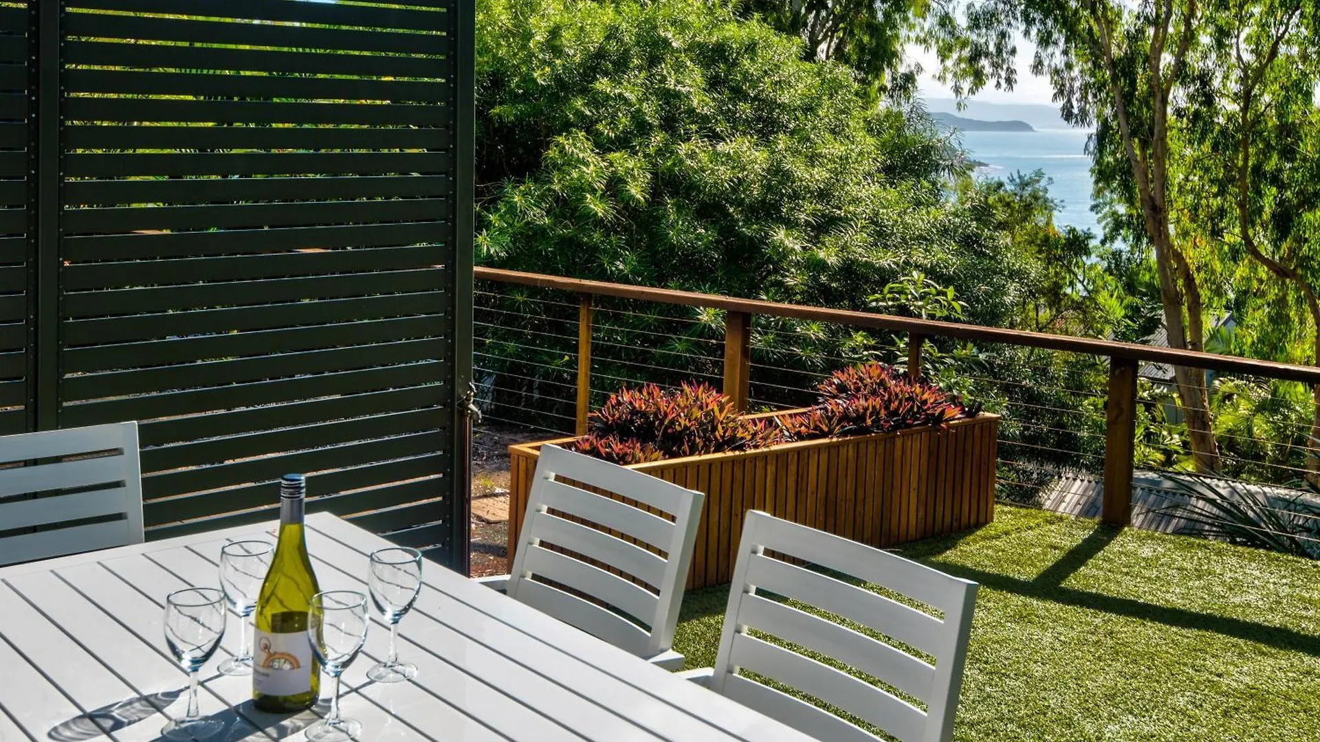 Sunset Waters Apartments 해밀턴아일랜드