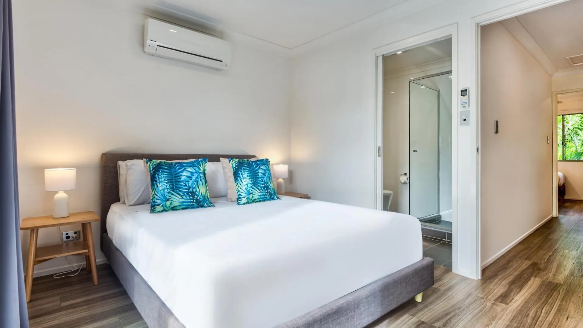 Sunset Waters Apartments 해밀턴아일랜드 0*,